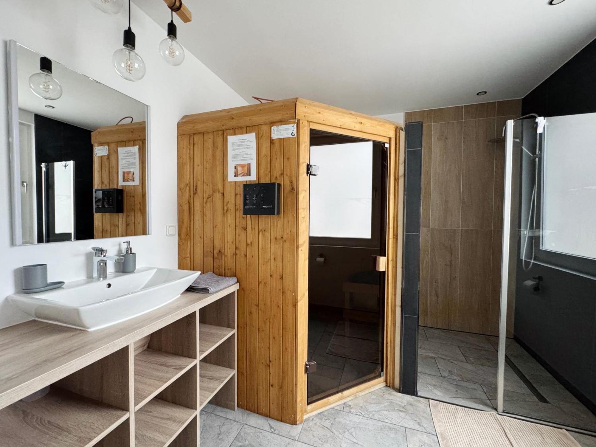 Huge Apartment With Sauna And Free Parking Duisburg Exterior foto